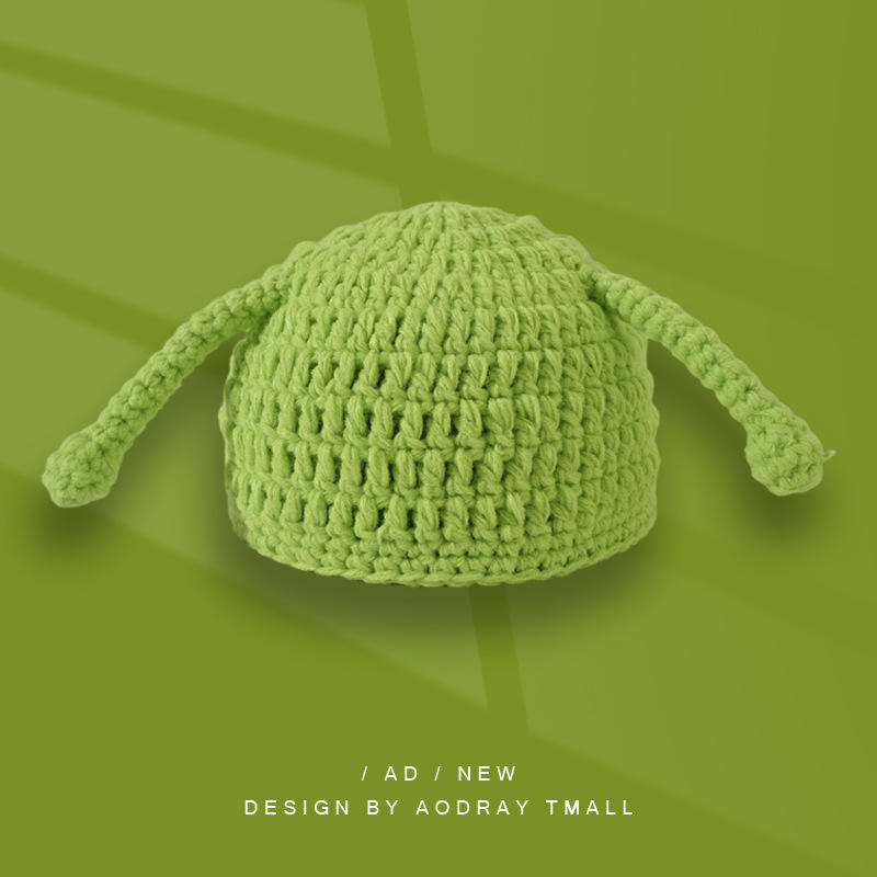قبعة محبوكة للبالغين بنمط بيكسي أخضر H00054